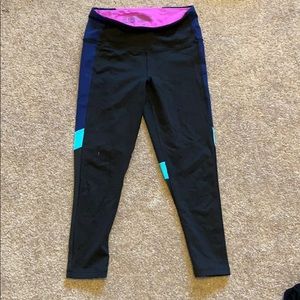 Victoria’s Secret Knockout Capri Leggings